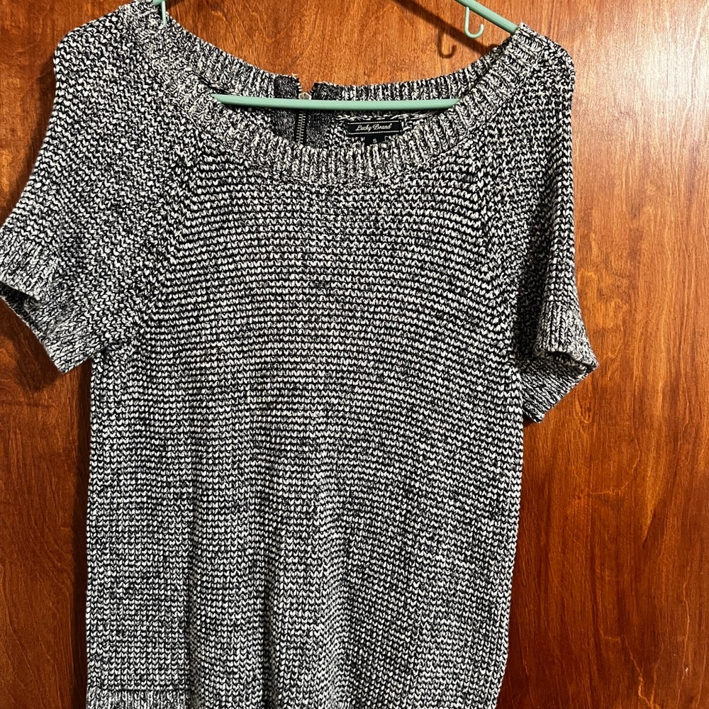 Lucky Brand Monochrome Knit Short Sleeve Knit Top - like new
